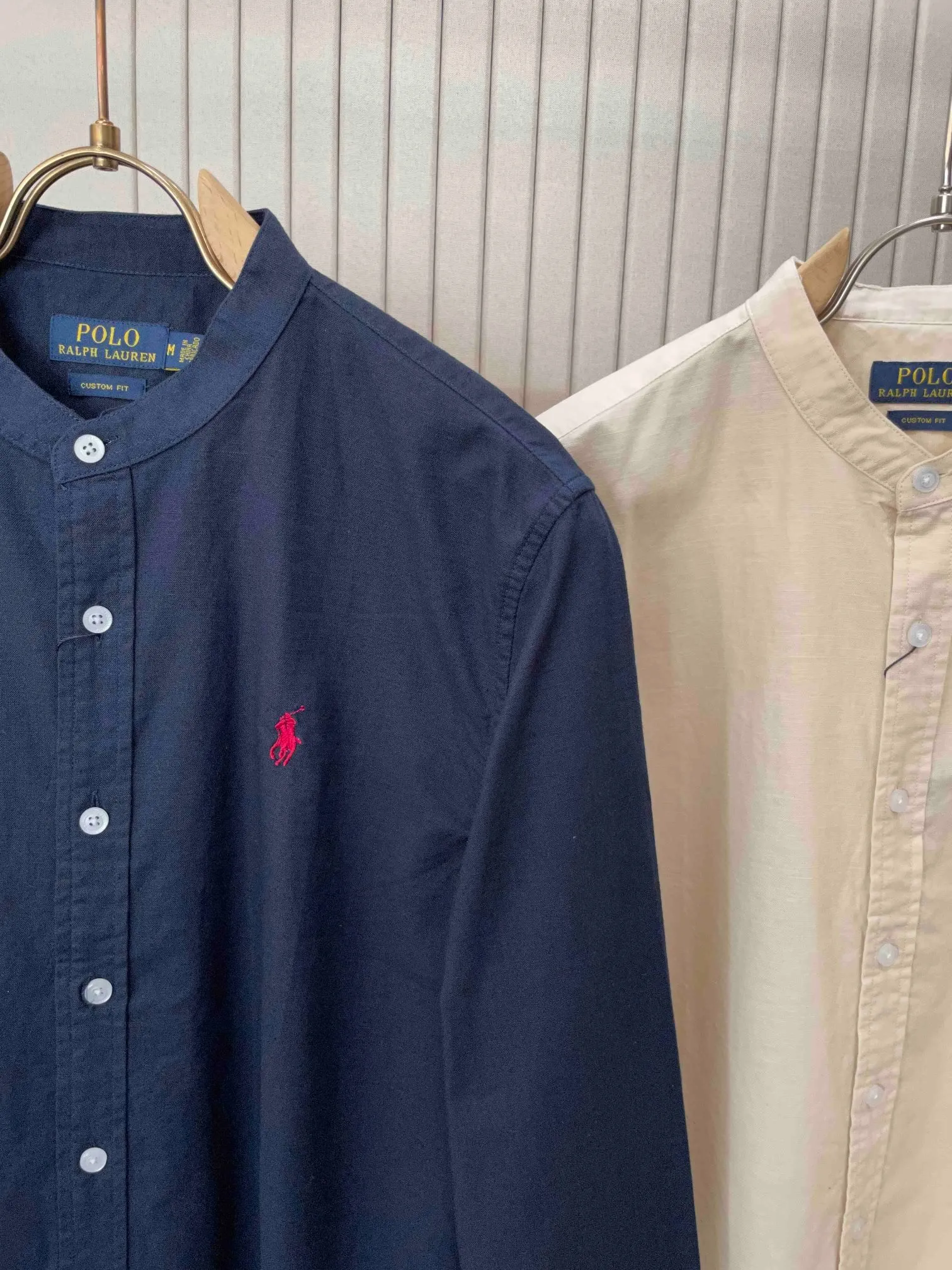 P220 🌸🌸🌸 POLO Ralph Lauren [High Quality] Classic shirt! The classic casual shirt made of pure cotton and linen has a unique design. It has a simple, clean and classic silhouette. It is a versatile style that can be switched at will. The fabric feels soft and delicate, highly breathable, and is close to the skin and comfortable to wear. It can be worn alone as an inner layer. Its versatile performance is beyond your imagination! The upper body of the ready-to-wear is simple and classic yet elegant! Size:M-XXL